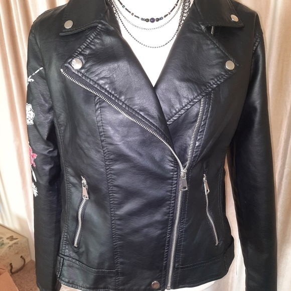 Urban Retro Faux Leather Jacket w/Flower Detail Sz XL - Picture 2 of 5
